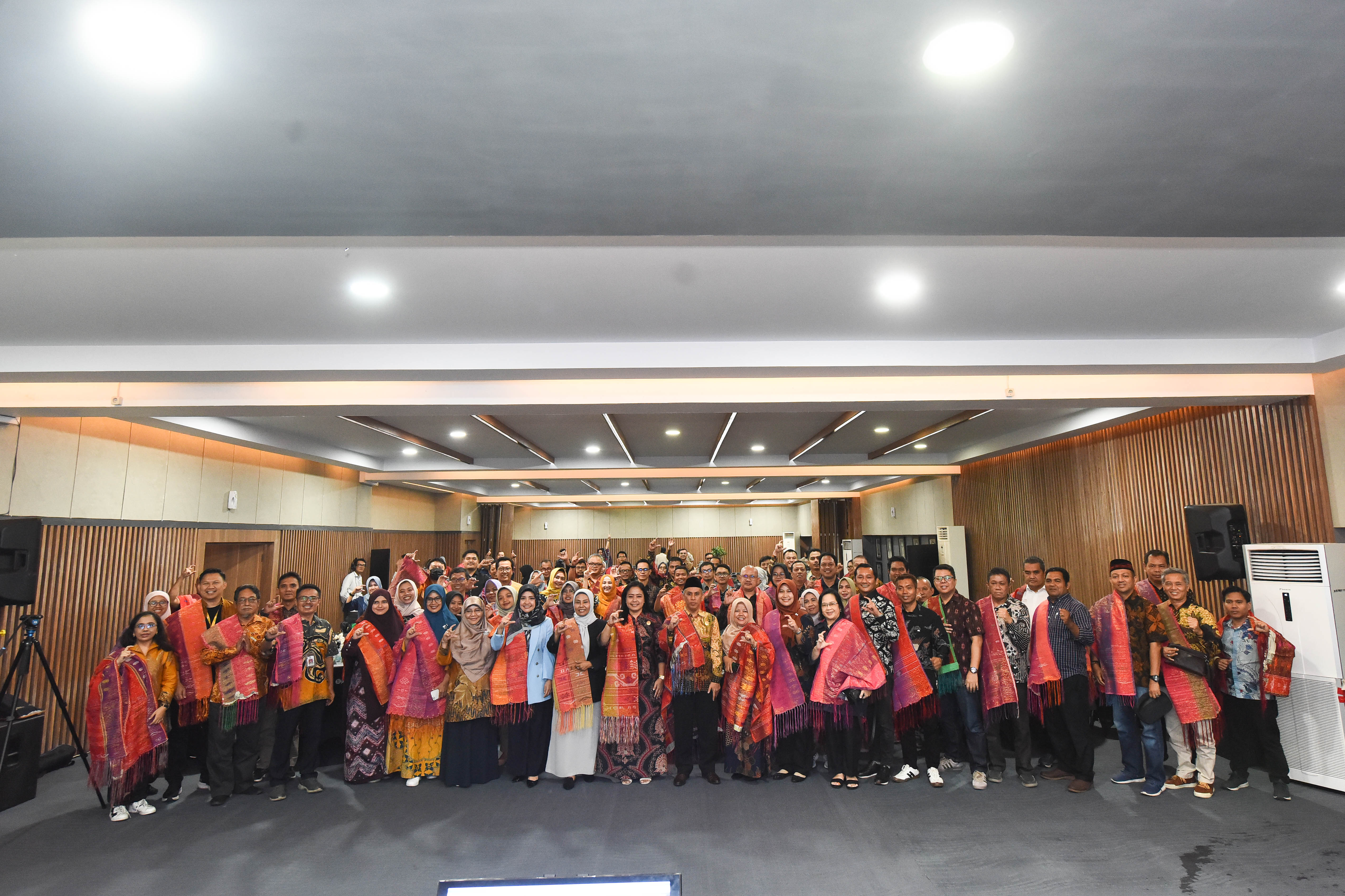 Suasana workshop di ruang sidang